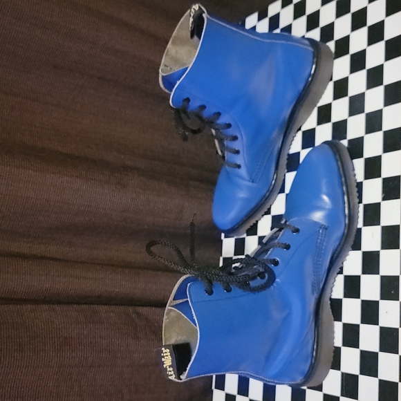 *SOLD* Made in England Dr. Martens Boots - Picture 7 of 11